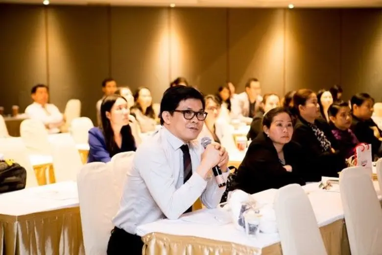 ศูนย์กระดูกสันหลังและข้อ รพ. สมิติเวช เชิญแพทย์จากนานาชาติร่วมประชุมวิชาการแลกเปลี่ยนประสบการณ์ พร้อมสาธิตการผ่าตัดรักษากระดูกสันหลังคด