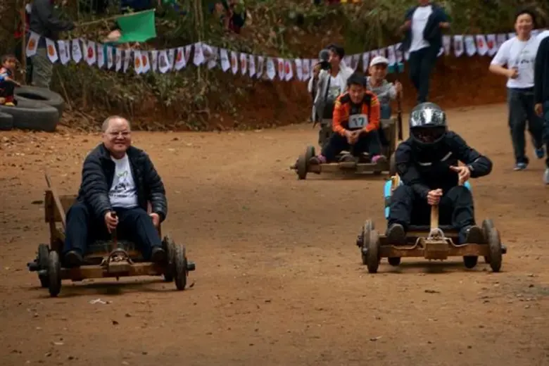 เจอร์ไฮ ร่วมสืบสานวัฒนธรรมท้องถิ่นและสนับสนุนการพัฒนาชุมชน กับการแข่งขันรถล้อเลื่อนไม้ ฟอร์มูล่าม้ง 2017 ที่ใหญ่ที่สุดแห่งปี (Hmong Wooden Cart Formula Racing 2017)