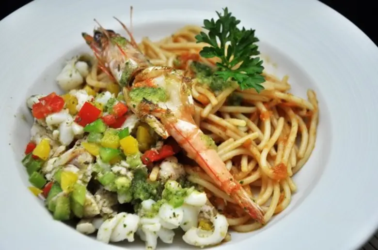 ห้องอาหารนานาชาติ ทิโวลี่ คอฟฟี่ ช็อป ชั้...