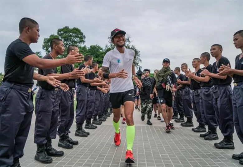 ทีวีไกด์: รายการ “Life.beats (ไลฟ์ บีทส)” “ตูน บอดี้สแลม” เผยไม่ท้อ... ยกรอยยิ้มแฟน ร่วม “ก้าวคนละก้าว” คือ “ฮีโร่” ใน “ไลฟ์บีทส