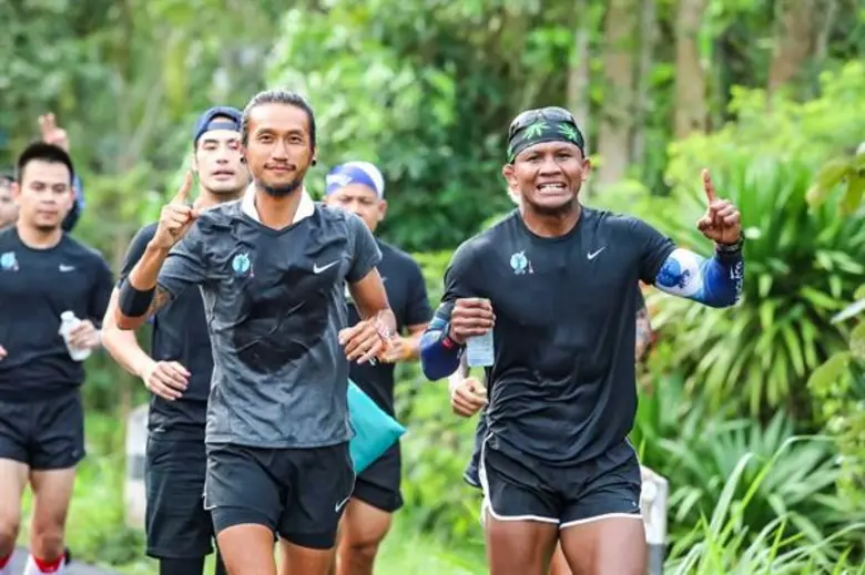 ทีวีไกด์: รายการ “Life.beats (ไลฟ์ บีทส)” “ตูน บอดี้สแลม” เผยไม่ท้อ... ยกรอยยิ้มแฟน ร่วม “ก้าวคนละก้าว” คือ “ฮีโร่” ใน “ไลฟ์บีทส