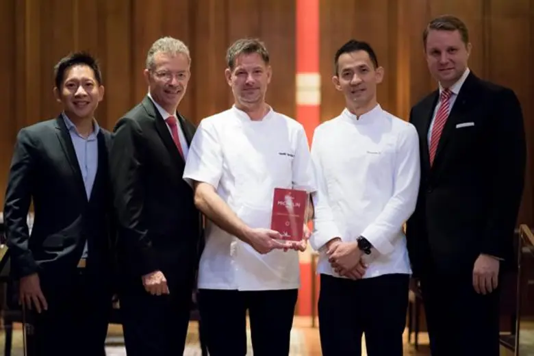 “สระบัว บาย กิน กิน” โรงแรมสยามเคมปินสกี้ กรุงเทพฯ ได้รับรางวัลสุดยอดร้านอาหารไทยระดับมิชลินสตาร์ 1 ดาว