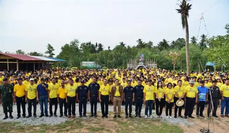 กลุ่มเหล็กสหวิริยาร่วมพัฒนาสิ่งแวดล้อมบางสะพาน จัดโครงการก้าวย่างอย่างพ่อฯ