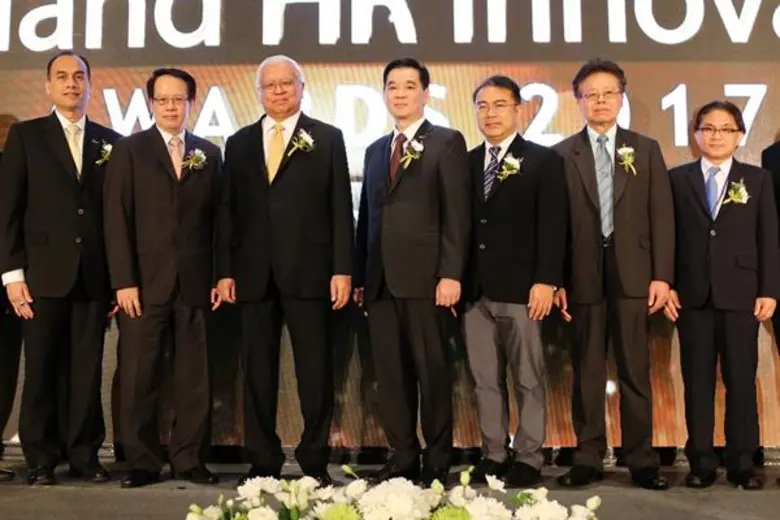 รศ.ดร. จิรายุ อิศรางกูร ณ อยุธยา (คนที่ 3...