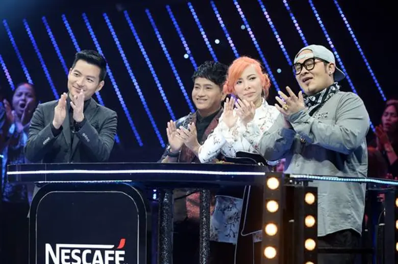 ทีวีไกด์: รายการ “ร้องแลก แจกเงิน Singer Takes It All” (ซิงเกอร์ เทคอิท ออล) “ศร สินชัย” เยือนสมรภูมิเวทีเดือด “ร้องแลก แจกเงินฯ” ผู้เข้าแข่งขันสาดเสียงเปิดศึกใหญ่ เหตุ คุณพ่อสั่งลุย-คุยยายสั่งสู้!!!