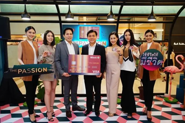 นายอมร สุวจิตตานนท์ (ที่ 4 จากซ้าย) ผู้ช่...