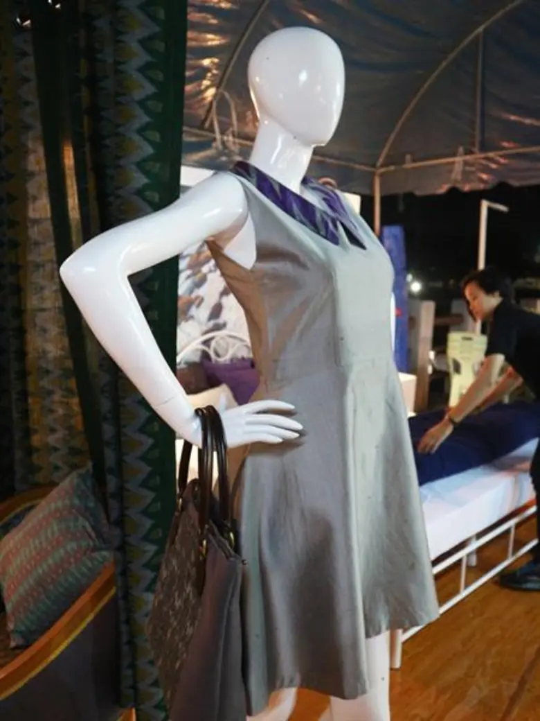 จังหวัดพิษณุโลก เปิดตัว “นวัตกรรมผ้าทอนาโนเทคโนโลยี” งานวิจัยของม.นเรศวร ป้องกันน้ำ มด แมลง พร้อมกลิ่นและลวดลายประจำจังหวัด ผลิตได้ในระดับครัวเรือน ในงานตลาดประชารัฐ ของดีจังหวัดพิษณุโลก