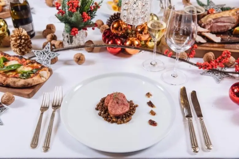 ฉลองวันคริสต์มาส อีฟ และวันคริสต์มาส โรงแรมแกรนด์ ไฮแอท เอราวัณ กรุงเทพฯ