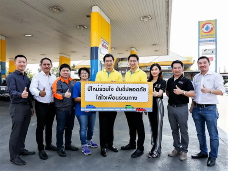 นายภิมุข สิมะโรจน์ (กลางซ้าย) ประธานกรรมก...