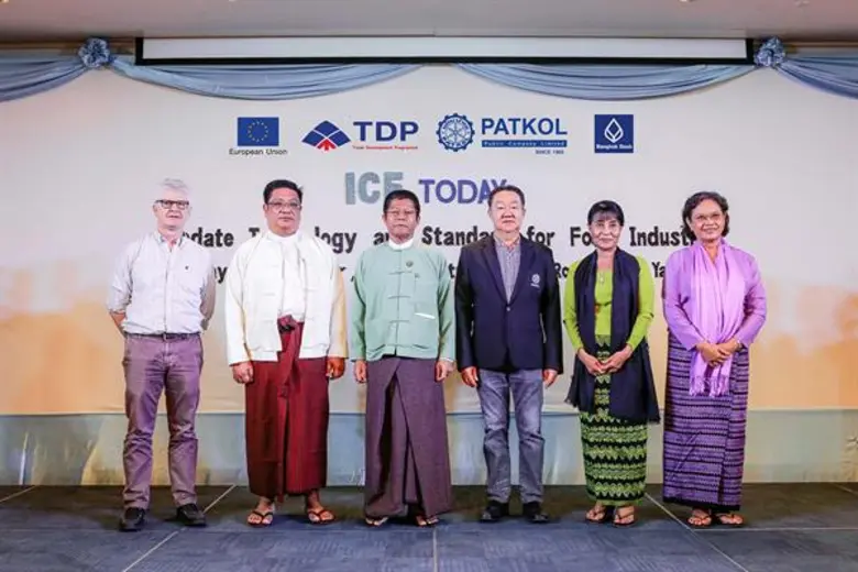 นายแสงชัย โชติช่วงชัชวาล (กลางขวา) ประธาน...