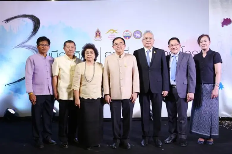 นายวีระ โรจน์พจนรัตน์ รัฐมนตรีว่าการกระทร...