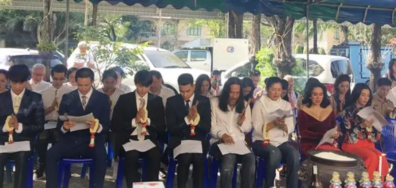 ได้ฤกษ์ลั่นฆ้องกันไปเมื่อเช้าวันพฤหัสบดี ...