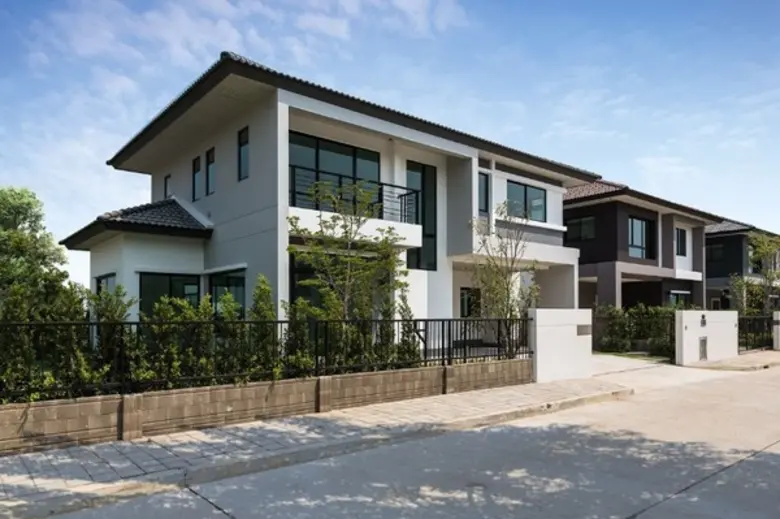 "วรารมย์ Premium แก้วนวรัฐ" โดยบริษัท ควอ...