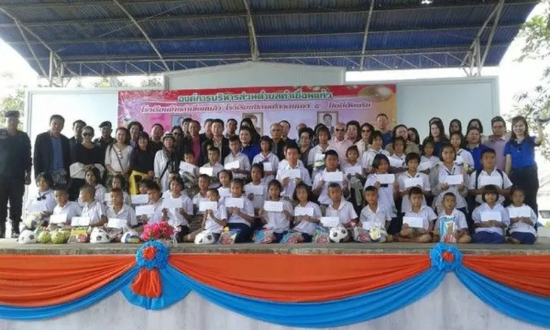 "คณะบุญมอบทุนการศึกษาณ รร.คำเขื่อนแก้ว แล...