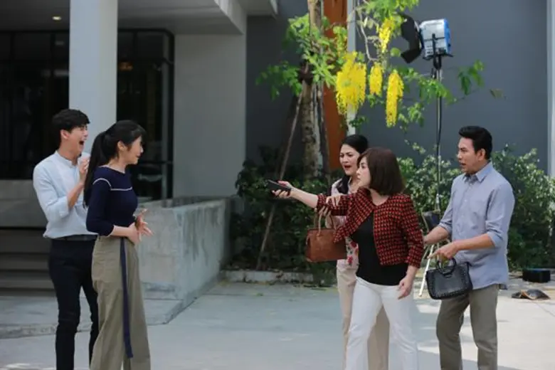 “พุฒ” เอาคืน “ยิปโซ” แกล้งกอดบอกรักต่อหน้าชาวบ้าน