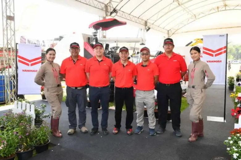 เธียรธรรม เธียรทองอินทร์ (กลาง) ผู้อำนวยก...