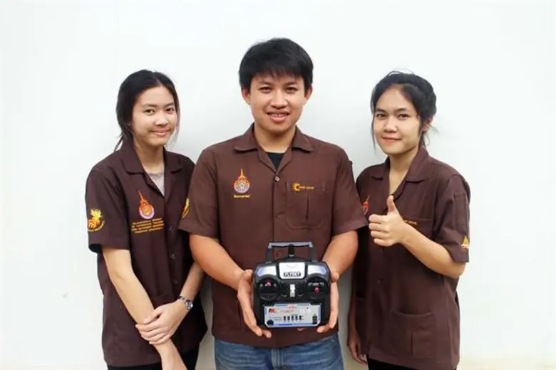 รถตัดหญ้าพลังงานแสงอาทิตย์ ควบคุมด้วยรีโมทคอนโทรล