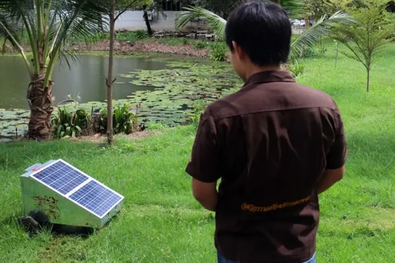 รถตัดหญ้าพลังงานแสงอาทิตย์ ควบคุมด้วยรีโมทคอนโทรล