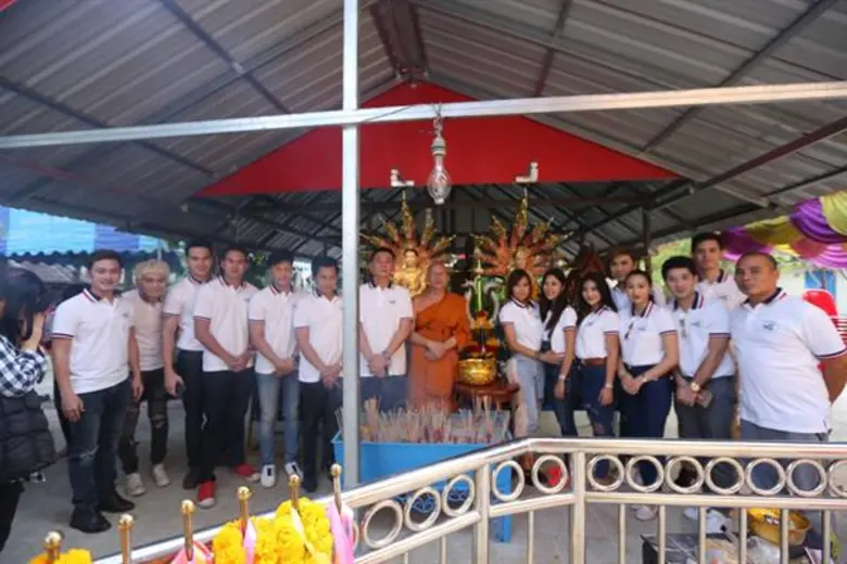 ศิลปินดาราจิตอาสาร่วมงานบุญประจำปี ปิดทองหลวงพ่อเพ็ชร วัดพัฒนาธรรมาราม จ.ลพบุรี