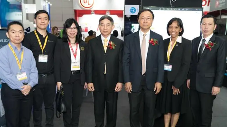 นางเพียงฤทัย ศิวารัตน์ ผู้จัดการประจำประเ...