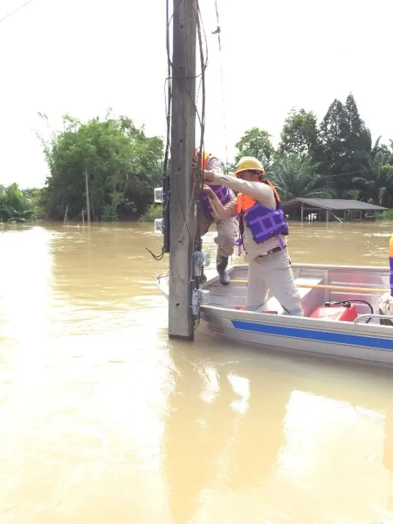 นายอนุวัตร์ ทองชิต รองผู้จัดการ การไฟฟ้าส...