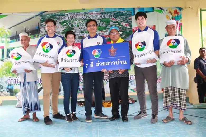 คนไทยไม่ทิ้งกัน! “แอมป์-เบน” ลงพื้นที่ช่วยเหลือผู้ประสบอุทกภัย จ.ปัตตานี และ จ.ยะลา ในโครงการ “7 สี ช่วยชาวบ้าน”