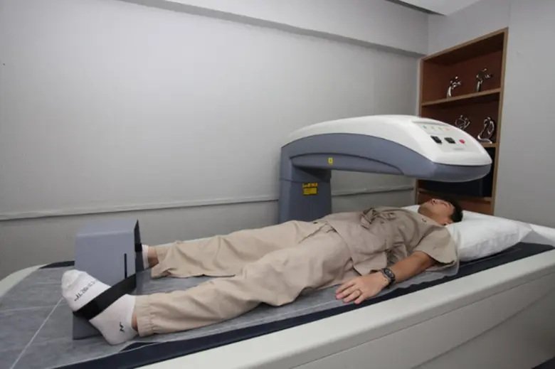 'กระดูกพรุน' ภัยร้าย! คนสูงวัย สะสมแคลเซียมป้องกันได้