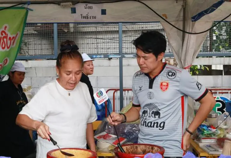 ตลาดนัดดาราวิก 3 จัดหนัก!! ส่งท้ายปี แฟนๆ แห่ ชิม ช้อป ซื้อของขวัญของฝาก ต้อนรับปีใหม่