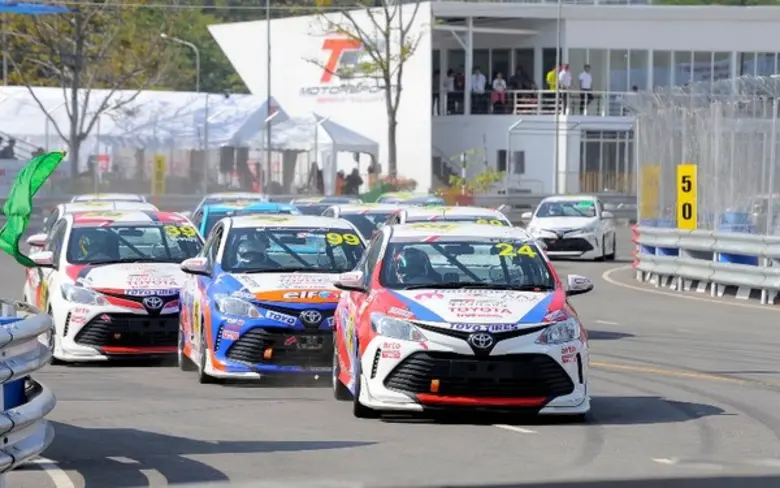 ฟรีซความมันส์ กองเชียร์เฮลั่น รินะ อิโตะ/ไกรวุฒิ จันทรคำแพง/ สุพงศ์ ขำต้นวงษ์ /สะมอ ขอนพุดซา คว้าแชมป์นัดปิดฤดูกาล โตโยต้า มอเตอร์สปอร์ต 2017