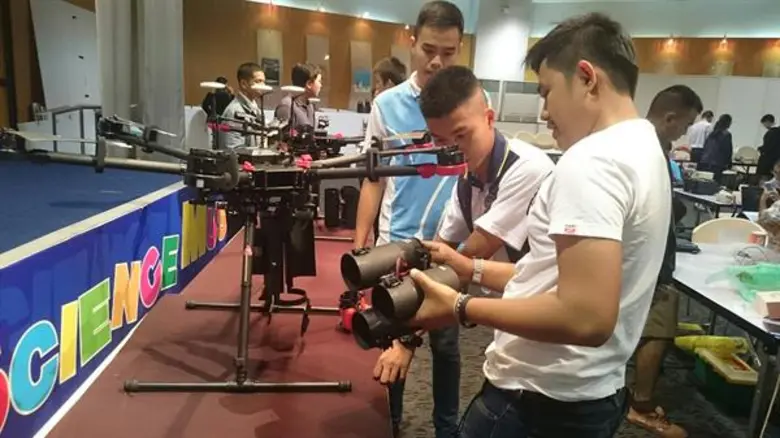 เด็กกำเนิดวิทย์คว้า 2 รางวัลในการแข่งขันดาวเทียมกระป๋องครั้งแรกของไทย