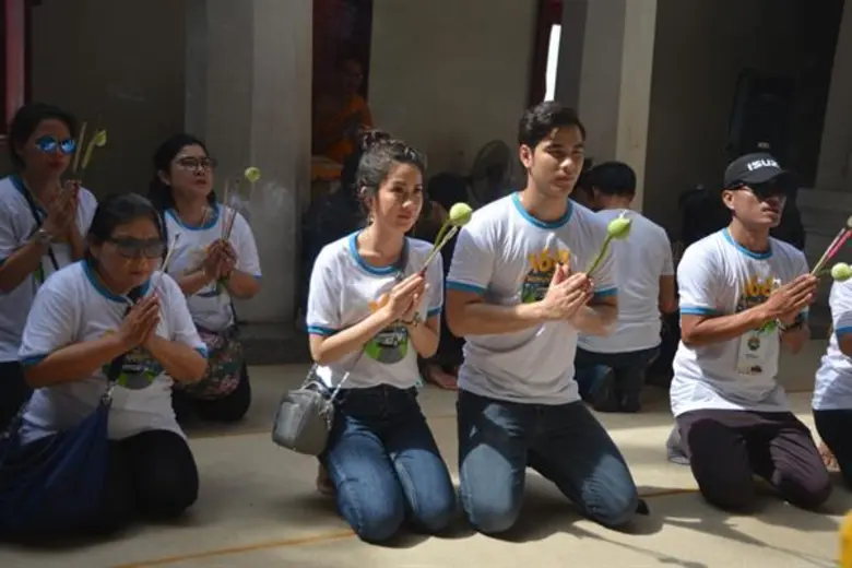 พลอย ภัทรากร - โบ๊ท ธารา พาแฟนๆ รายการ 168 ชั่วโมง เดินทางไปเรียนรู้วิถีเศรษฐกิจพอเพียง