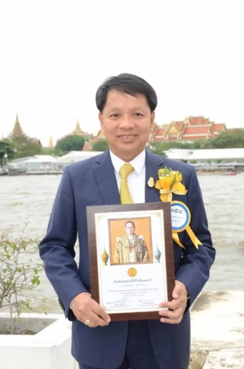 นายเสริมสกุล คล้ายแก้ว ผู้ว่าการไฟฟ้าส่วนภูมิภาค ได้รับการเชิดชูเกียรติเป็นคุณพ่อตัวอย่างแห่งชาติ ประจำปี 2560