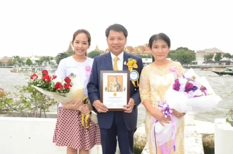 นายเสริมสกุล คล้ายแก้ว ผู้ว่าการไฟฟ้าส่วนภูมิภาค ได้รับการเชิดชูเกียรติเป็นคุณพ่อตัวอย่างแห่งชาติ ประจำปี 2560