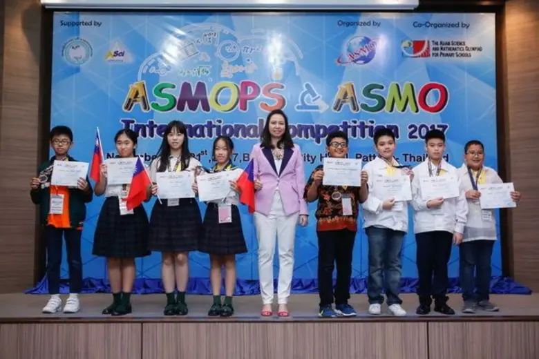 ผู้อยู่ในแวดวงการศึกษา ครู นักเรียน รวมไป...