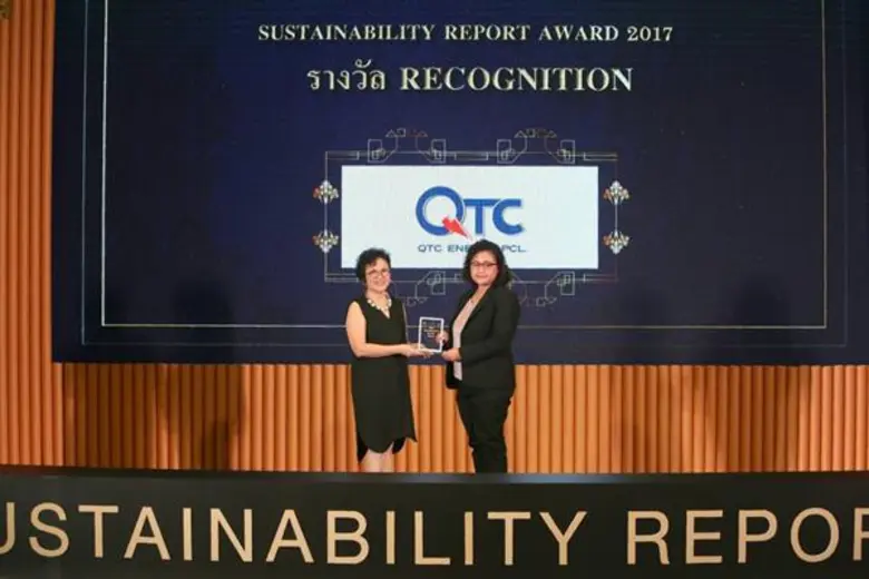 คุณสุรีพร มิตรธรรมณะ (ขวา) ผู้จัดการฝ่ายพ...