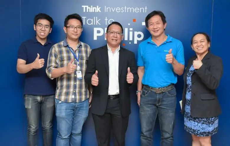 คุณประทีป วาณิชย์ก่อกุล (กลาง) ประธานเจ้า...