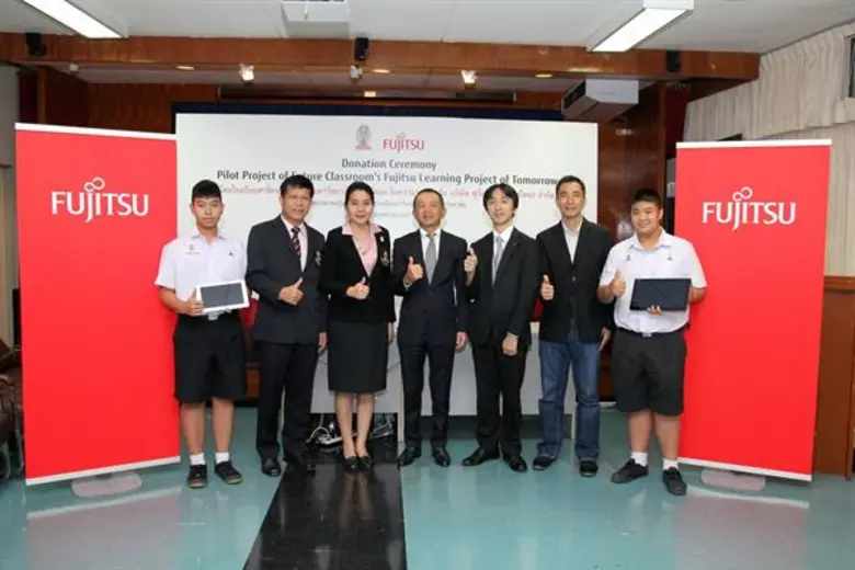 "ฟูจิตสึ "ส่งมอบแท็บเล็ต 103 เครื่อง พัฒน...