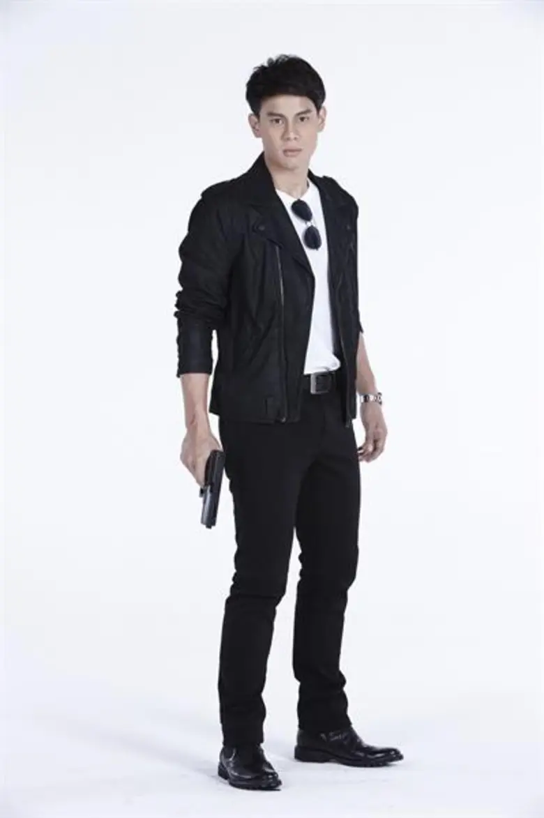 “แบงค์” จัดเต็มทุกอารมณ์กับบท “สารวัตรปราบ” เมื่อหน้าที่สวนทางหัวใจ ใน “หงส์เหนือมังกร”