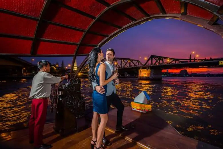 เฉลิมฉลองคืนส่งท้ายปีริมแม่น้ำเจ้าพระยาที่ อนันตรา ริเวอร์ไซด์ กรุงเทพฯ รีสอร์ท