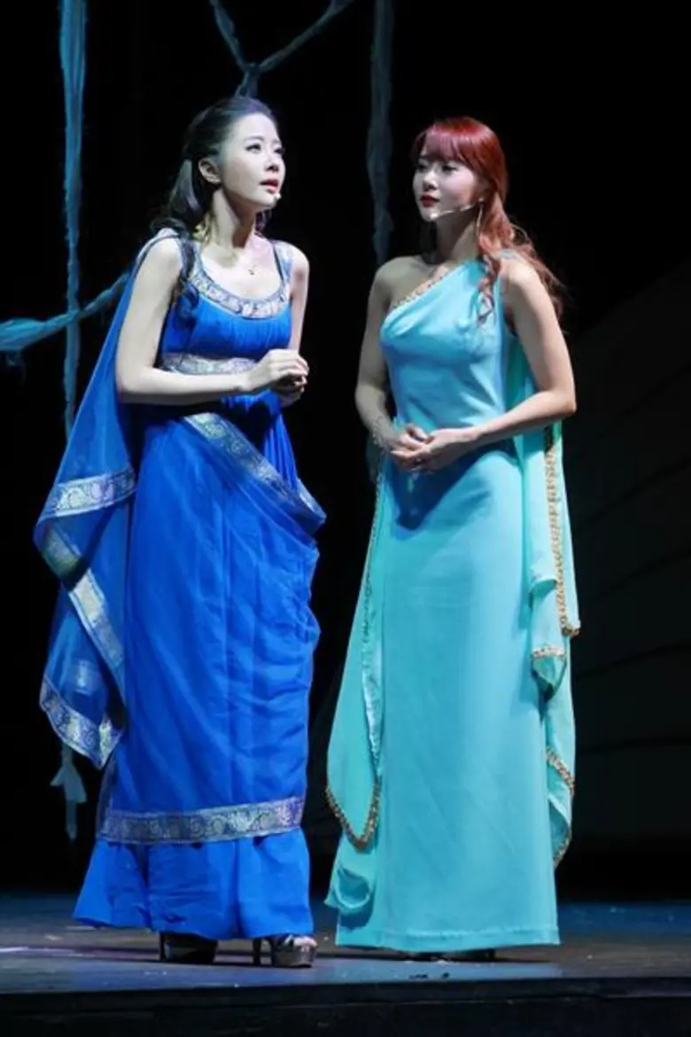 เนย-แจม ร่วมกับนักแสดงกว่า 50 ชีวิต ถ่ายทอดความประทับใจผ่านบทเพลงพระราชนิพนธ์ 30 บทเพลง ที่โลกไม่มีวันลืม ในละครเวทีเพลงเฉลิมพระเกียรติ “รากฟ้า กับ แสงดิน” เดอะมิวสิคัลโชว์ครั้งพิเศษในหลวงรัชกาลที่ 9