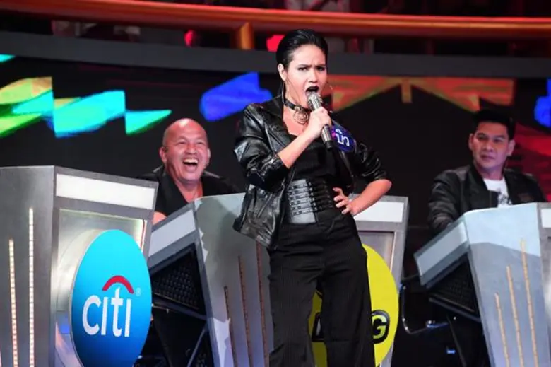 ทีวีไกด์: รายการ "Singer Auction เสียงนี้มีราคา" นี่สิของจริง!!! “บอล-ตั๊ก” พ่อบ้านใจกล้า ขอเสี่ยงชีวิตเปย์เงินคว้าตัวสาว