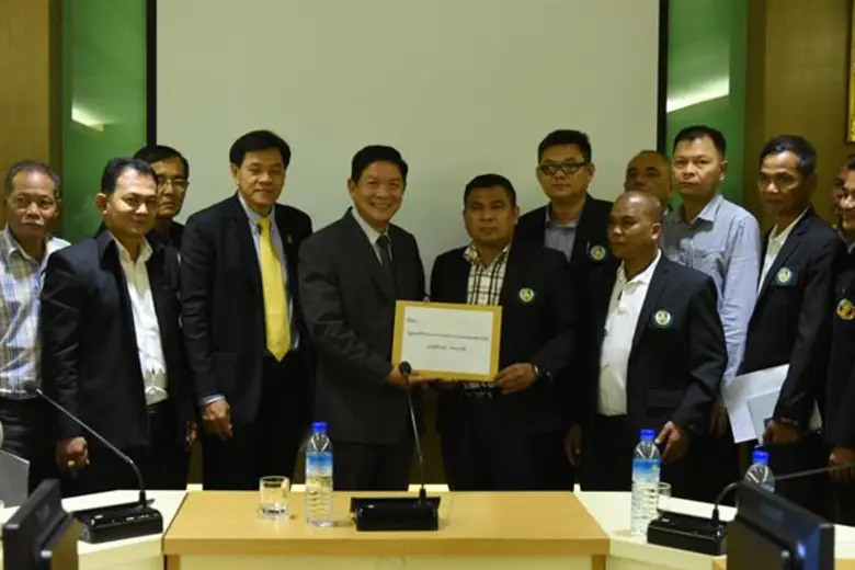 นายลักษณ์ วจนานวัช รัฐมนตรีช่วยว่าการกระท...