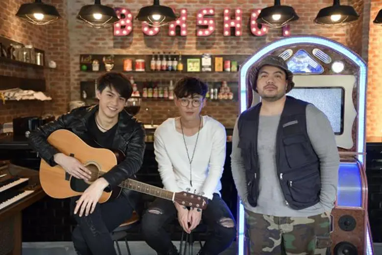 ทรานส์ฟอร์เมชั่น ฟิล์ม และ เอ็ม พิคเจอร์ส...