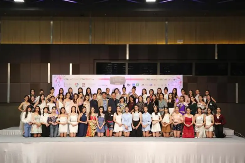 ดีกรีน่ารัก สวย เป๊ะปัง!!! สุดๆ กับ 50 "ม...