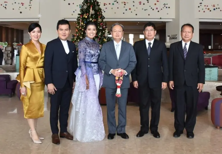 นายสนธิรัตน์ สนธิจิรวงศ์ รัฐมนตรีว่าการกร...