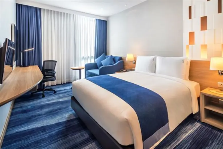 IHG opens fourth Holiday Inn Express(R) Hotel in Bangkok