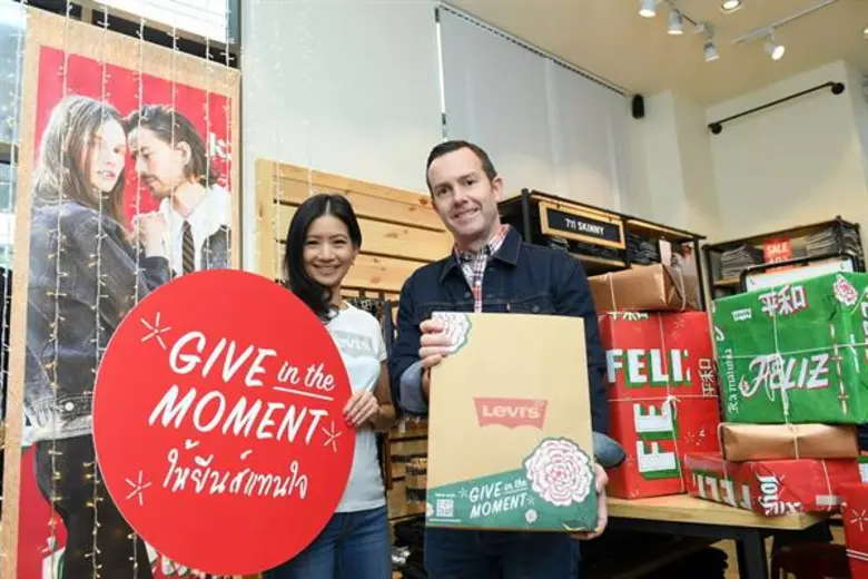 มิสเตอร์ ปีเตอร์ ฮอร์นบี รองประธานกรรมการ...