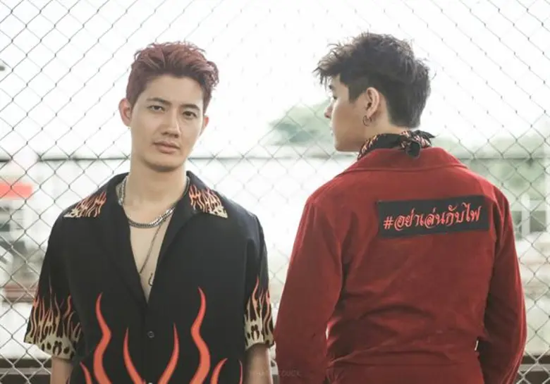 เรียกว่ามีผลงานเพลงและละครออกมาให้แฟนๆได้...