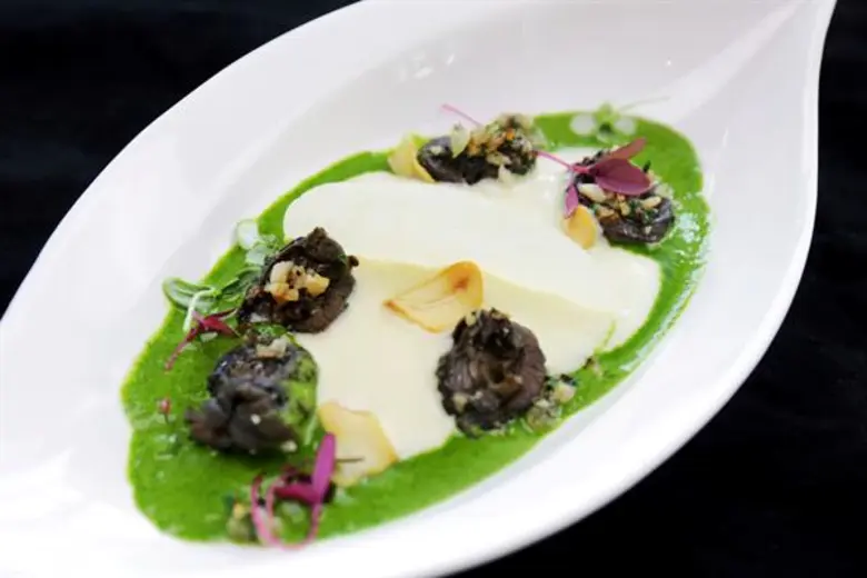 31 ธันวาคม 2560 ฉลองค่ำคืนส่งท้ายปีแบบเอ็กซ์คลูซีฟ ด้วยดินเนอร์สุดหรู 7 คอร์ส ท่ามกลางวิวหรูระฟ้า ณ ห้องอาหารรูฟท็อปบลูสกายบาร์แอนด์ไดนิ่ง