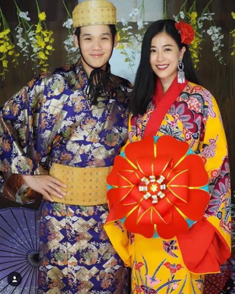 เอก ปลดล็อค โบว์ลิ่ง ช่อง 8  สลัดลุคนางงาม โชว์หวามถ่ายปก Hug